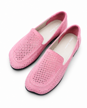 Anatomical perforated loafers