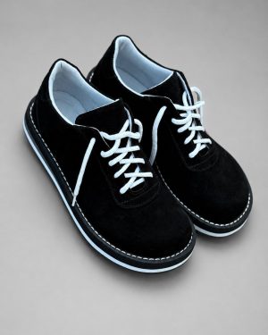Anatomical sneakers