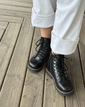 Anatomical boots