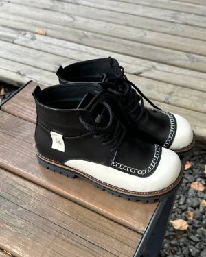 Anatomical boots