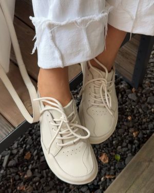 Anatomical sneakers